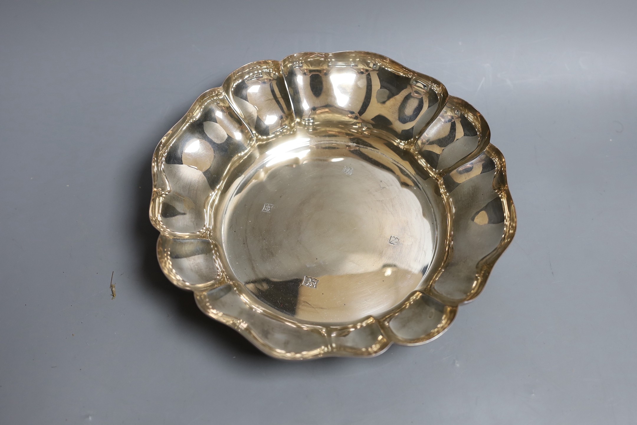 A modern silver fruit bowl, Barker ,Ellis Co, Birmingham, 1974, diameter 23.6cm, 13.5oz.